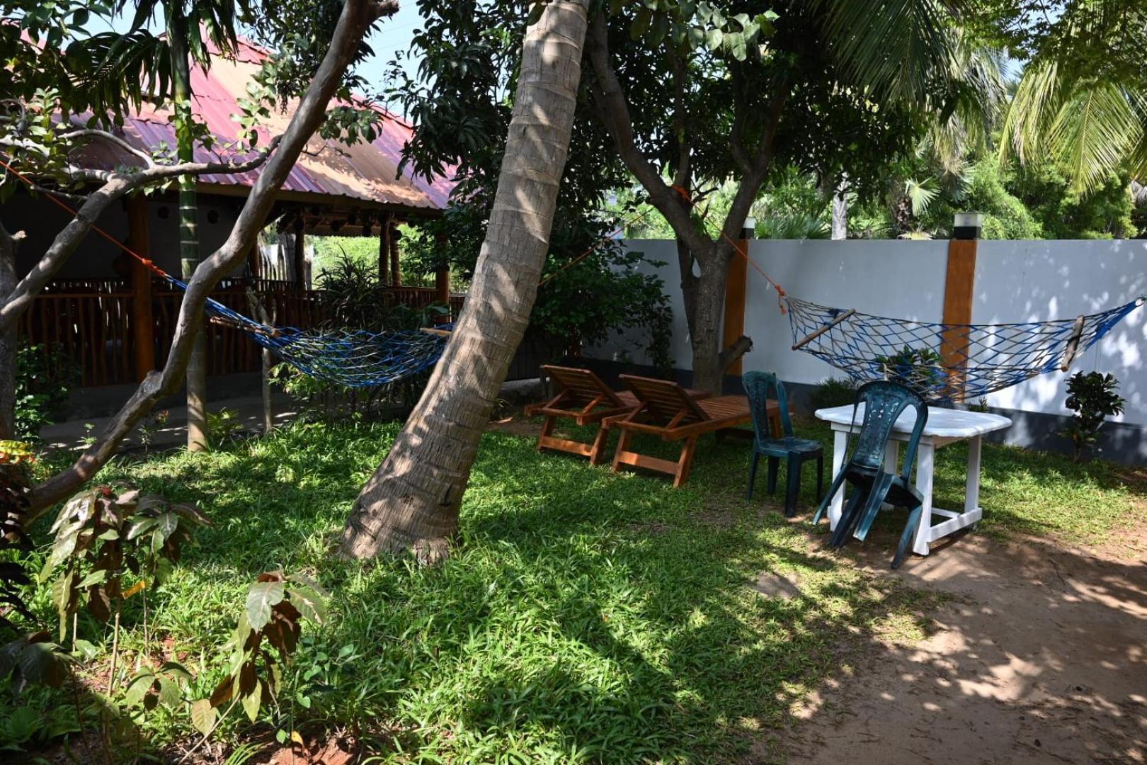 Vibushan Guest House Nilaveli Exterior foto